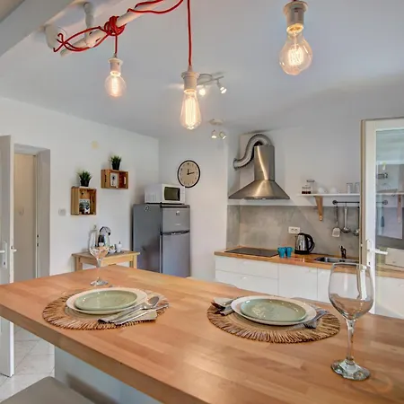 Апартаменти Centar White