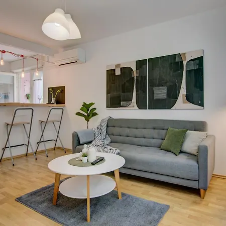 Centar White * Пула