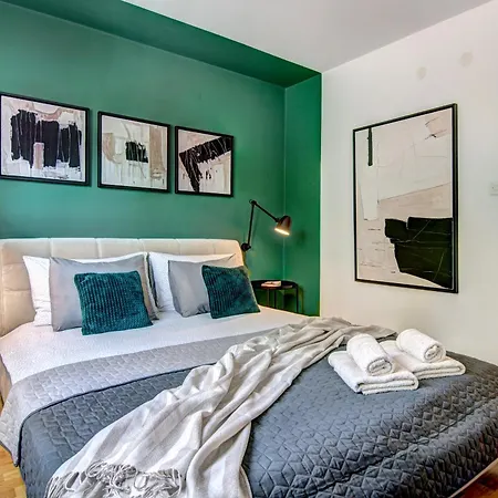 Centar White * Πούλα